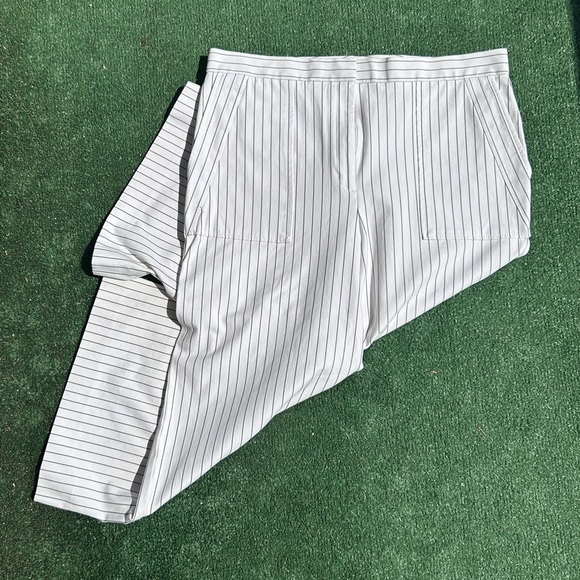 Woman’s Ann Taylor pants - Picture 2 of 4